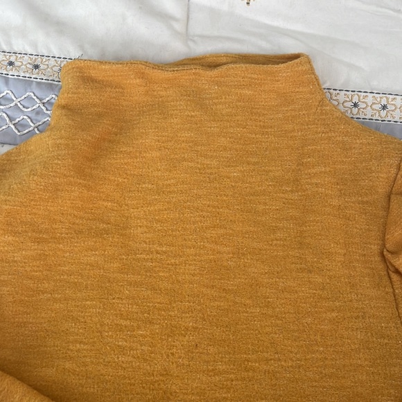 Yellow Sweater - Picture 3 of 3